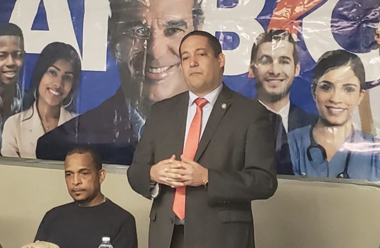 Coordinador federal PRM en Ultramar George Robles juramenta decenas nuevos dirigentes en el Bronx