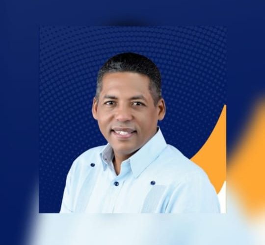 Pre candidato a Alcalde Carlos Ortiz, reconoce triunfo de Betty Jerónimo